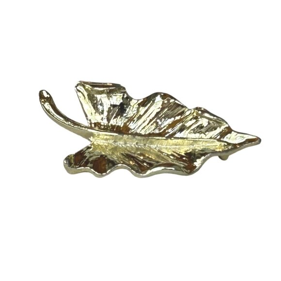 Vintage Gold Tone Textured Leaf Brooch Pin 2" - Picture 1 of 7